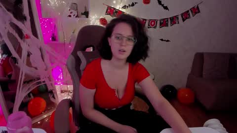 Violet online show from October 23, 4:19 pm