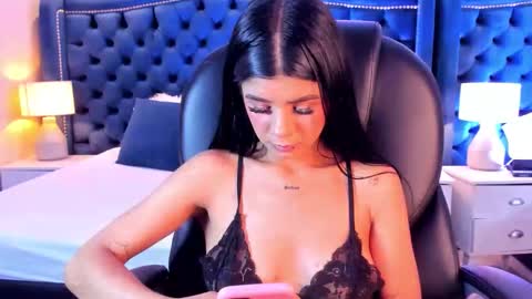 Your Princess Violet online show from October 29, 11:05 pm