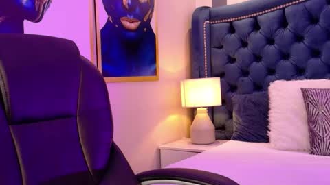 Your Princess Violet online show from October 3, 9:34 pm