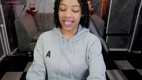 violeth_b online show from April 15, 1:25 pm