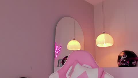 Violeth Hill online show from February 26, 11:00 am