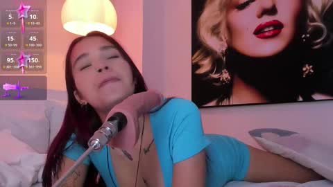 Violeth Hill online show from October 22, 7:59 pm