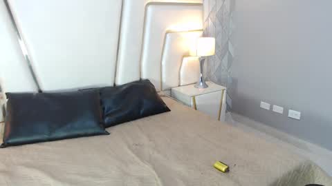 Snapshot of violetlux chatting on September 16, 10:02 pm VioletLux online show from September 16, 10:02 pm