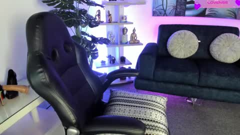 violetparkker online show from February 19, 5:49 pm