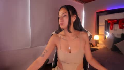 violetskinny online show from March 7, 8:00 pm