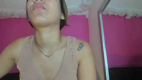 Snapshot of violett_24_ chatting on February 25, 12:16 pm violett_24_ online show from February 25, 12:16 pm