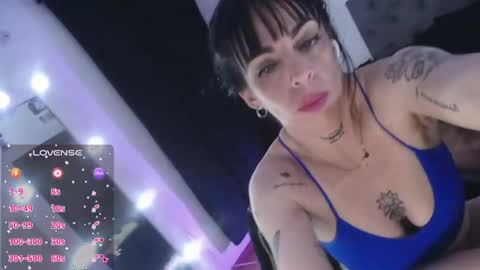 violett  Independent model online show from May 8, 6:19 am