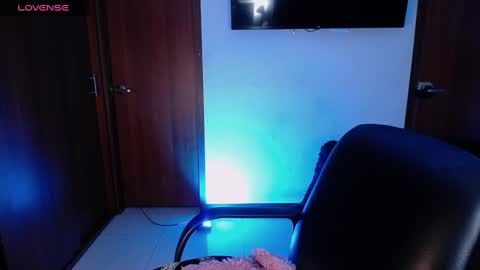 violett  Independent model online show from November 8, 6:16 am