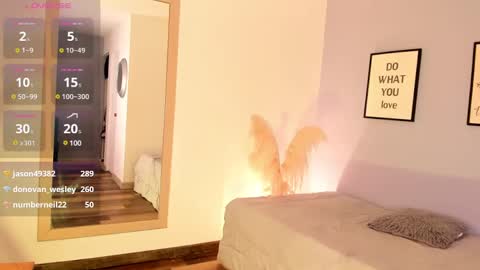 Snapshot of violetta_bold chatting on March 11, 2:40 pm violetta_bold online show from March 11, 2:40 pm