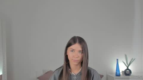 Snapshot of violetta_finch chatting on February 27, 10:22 am violetta_finch online show from February 27, 10:22 am