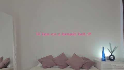Snapshot of violetta_finch chatting on February 8, 11:22 am violetta_finch online show from February 8, 11:22 am
