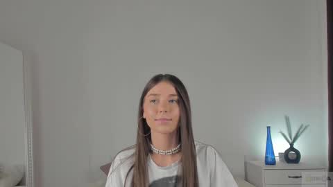 Snapshot of violetta_finch chatting on February 23, 6:56 pm violetta_finch online show from February 23, 6:56 pm