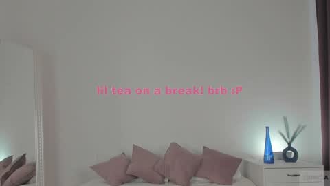 Snapshot of violetta_finch chatting on February 3, 11:31 am violetta_finch online show from February 3, 11:31 am