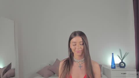 Snapshot of violetta_finch chatting on February 3, 5:35 pm violetta_finch online show from February 3, 5:35 pm