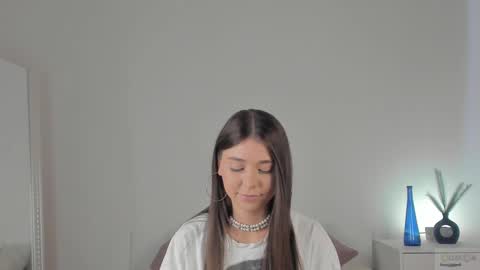 Snapshot of violetta_finch chatting on February 23, 12:48 pm violetta_finch online show from February 23, 12:48 pm