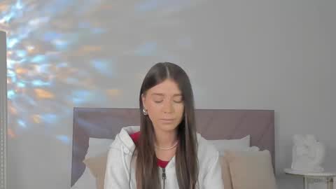 Snapshot of violetta_finch chatting on March 11, 10:07 am violetta_finch online show from March 11, 10:07 am