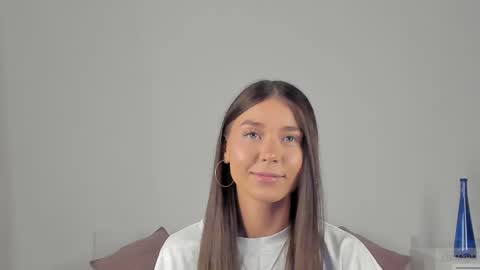 Snapshot of violetta_finch chatting on February 5, 8:21 am violetta_finch online show from February 5, 8:21 am