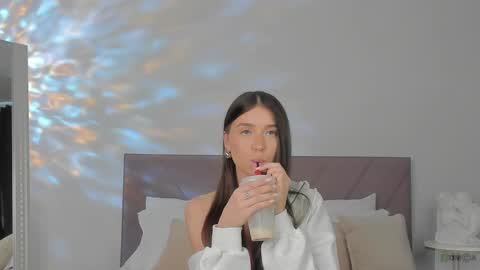 Snapshot of violetta_finch chatting on March 11, 1:12 pm violetta_finch online show from March 11, 1:12 pm