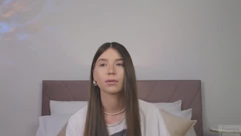 Snapshot of violetta_finch chatting on March 5, 12:44 pm violetta_finch online show from March 5, 12:44 pm