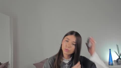 Snapshot of violetta_finch chatting on February 10, 10:20 am violetta_finch online show from February 10, 10:20 am