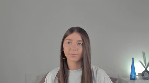 Snapshot of violetta_finch chatting on February 28, 9:25 am violetta_finch online show from February 28, 9:25 am