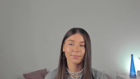 Snapshot of violetta_finch chatting on February 9, 8:21 am violetta_finch online show from February 9, 8:21 am