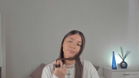 Snapshot of violetta_finch chatting on February 19, 1:17 pm violetta_finch online show from February 19, 1:17 pm