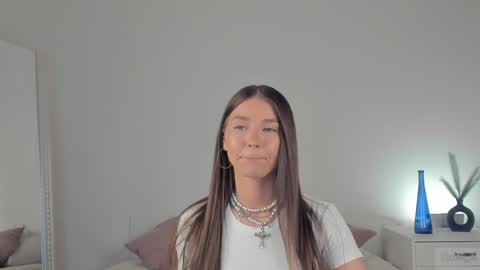 Snapshot of violetta_finch chatting on February 1, 8:29 am violetta_finch online show from February 1, 8:29 am