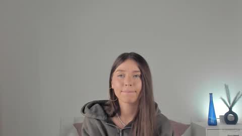 Snapshot of violetta_finch chatting on March 1, 2:02 pm violetta_finch online show from March 1, 2:02 pm