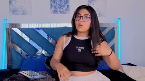 violettabloom1_ online show from September 16, 8:34 pm