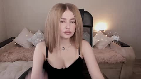 ViolettaOtis online show from February 19, 11:28 am