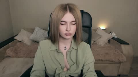 ViolettaOtis online show from March 3, 1:45 pm