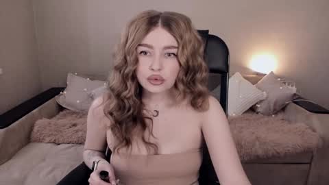 ViolettaOtis online show from February 11, 11:31 am