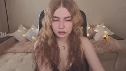 ViolettaOtis online show from February 8, 10:30 am