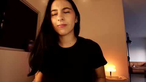 Violetta....Follow me in Twitter... online show from October 19, 10:42 am