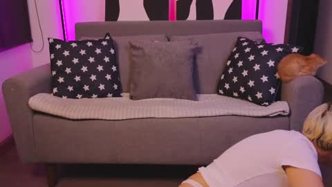 Snapshot of violettgrey_ chatting on January 30, 1:33 am Violet online show from January 30, 1:33 am