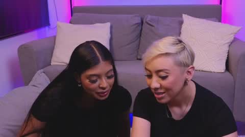 Snapshot of violettgrey_ chatting on December 23, 2:45 am Violet online show from December 23, 2:45 am