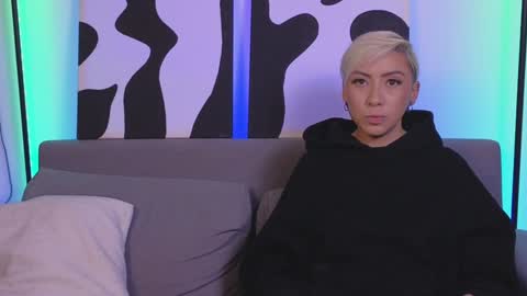 Snapshot of violettgrey_ chatting on January 8, 2:35 am Violet online show from January 8, 2:35 am