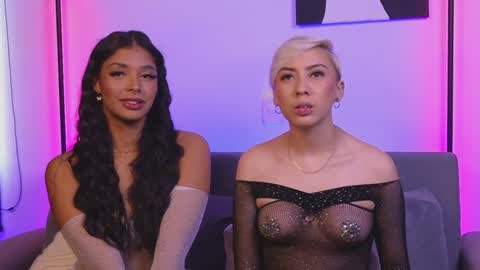 Snapshot of violettgrey_ chatting on December 24, 10:28 pm Violet online show from December 24, 10:28 pm