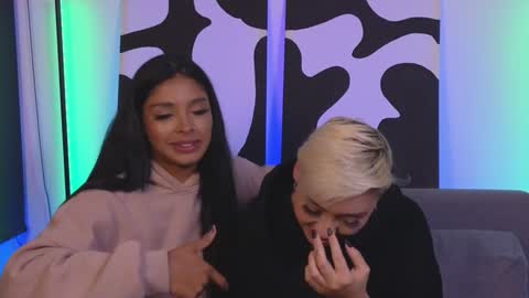 Snapshot of violettgrey_ chatting on January 8, 5:37 am Violet online show from January 8, 5:37 am