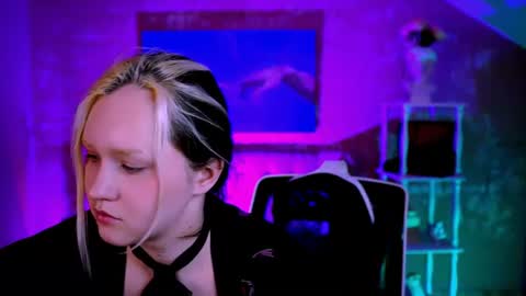 Violett online show from June 25, 8:30 am