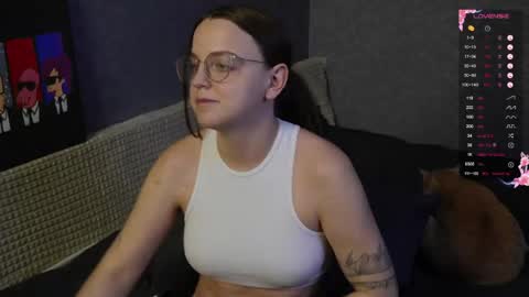 Violet online show from March 29, 5:14 pm