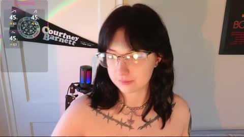 Snapshot of violetwinter666 chatting on March 7, 3:07 pm Violet Winter indie sleaze goth girl next door online show from March 7, 3:07 pm