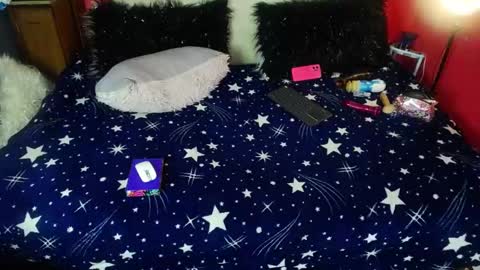 Snapshot of violl3t_fox chatting on December 13, 9:51 pm Isabella online show from December 13, 9:51 pm