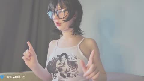 Snapshot of virgiin_lily chatting on September 11, 5:41 am Lily online show from September 11, 5:41 am