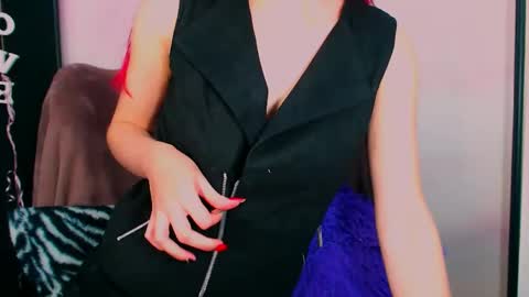 Snapshot of virgiluna chatting on January 22, 9:32 pm VirginLuna online show from January 22, 9:32 pm
