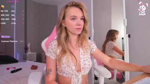 Chloe online show from December 15, 3:02 am