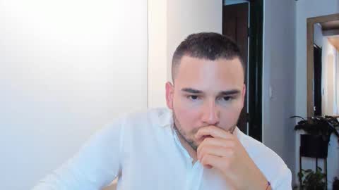 Vito Ferrer online show from February 19, 1:18 am