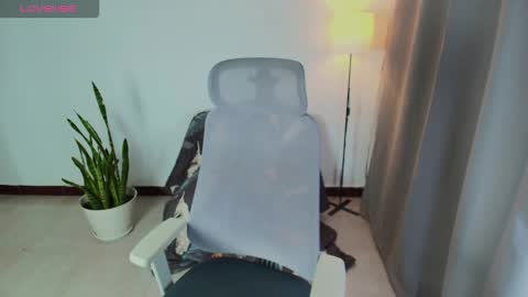 VittaaaPlease help me with your thumbs up its important  online show from November 8, 11:52 pm