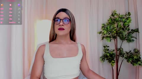 Snapshot of vitta_alfayed chatting on March 9, 6:11 pm VittaaaPlease help me with your thumbs up its important online show from March 9, 6:11 pm